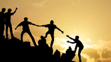 teamwork up cliff silouhettes 760 1 660x330