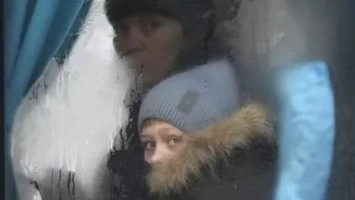 أن تُعطِيَ المال أَمْ أًنْ تأخذه؟ آثار الاختيار على التَّبرُّعات والسعادة